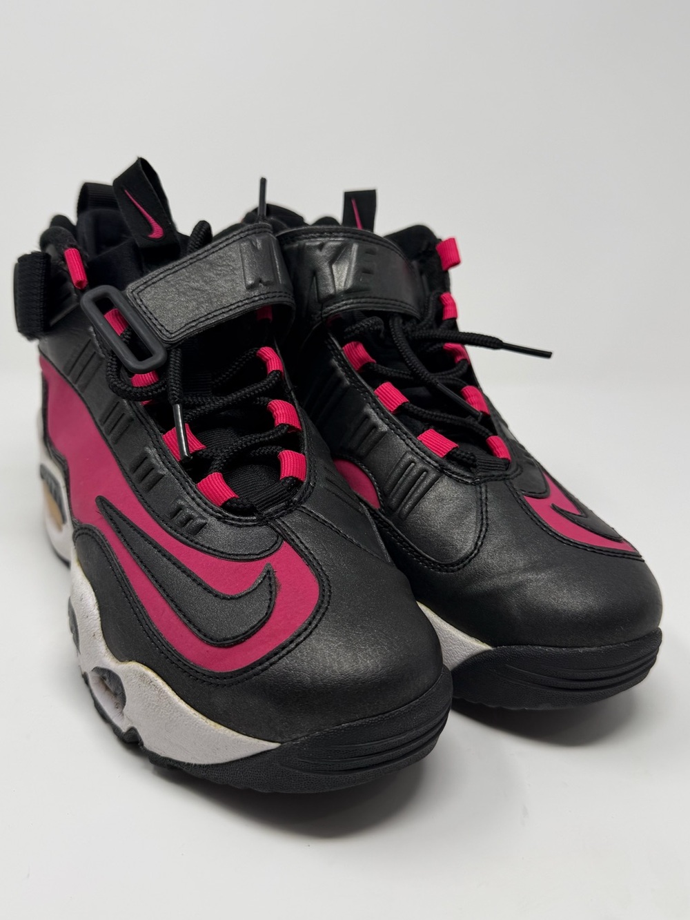 Nike Kids Griffey Black and Pink Athletic Sneakers Sz. 6y